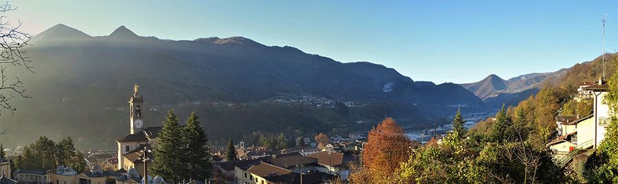 Panorama dall'inizio del sent. 505 su Zogno e verso il Canto Alto al levar del sole